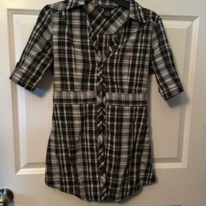 BLACK AND GRAY LONG BUTTON UP SHIRT